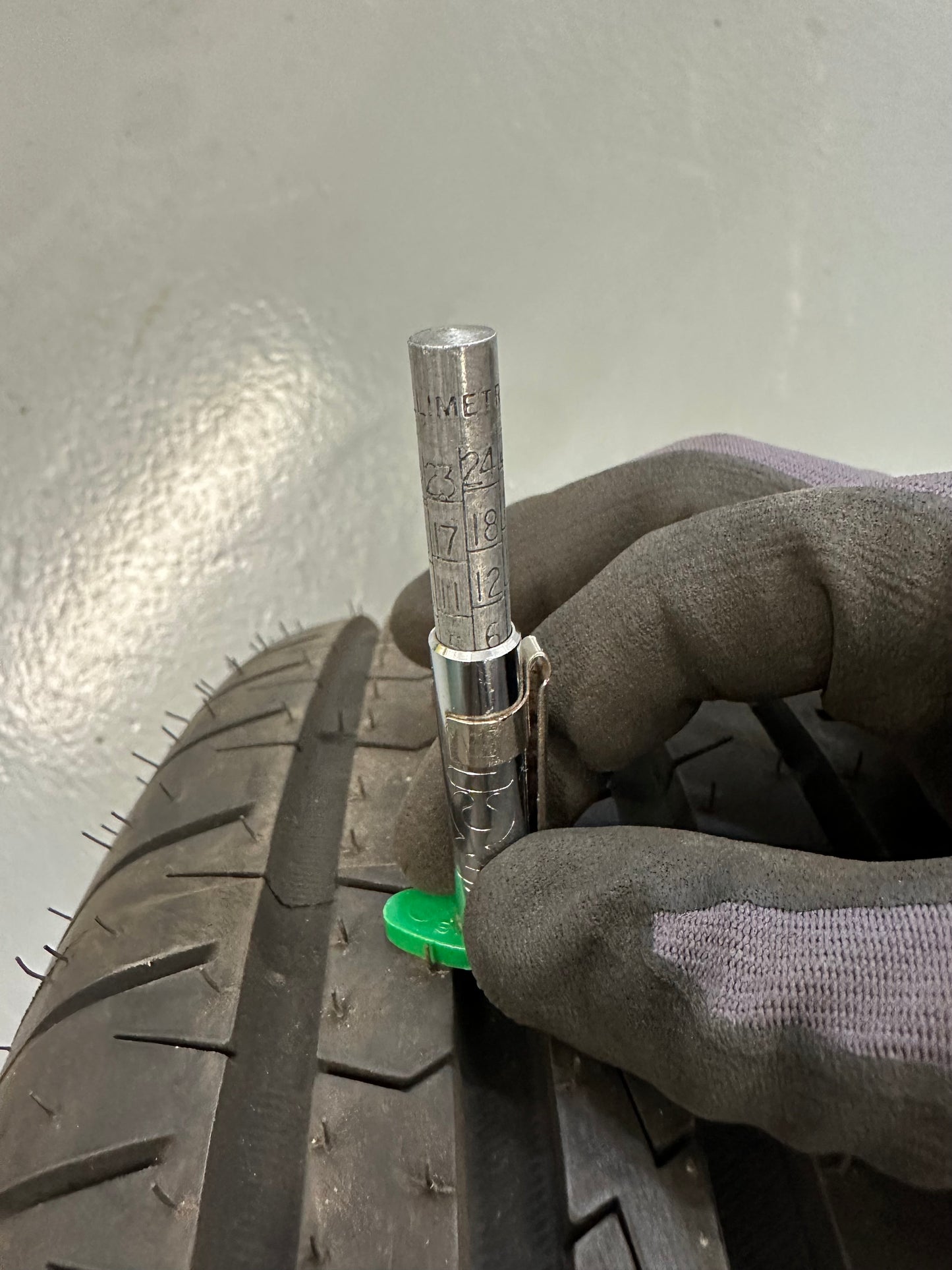 Replica Fuchs 5.5J x 15” forged alloy rim with Vredestein Sportrac 5 tyre