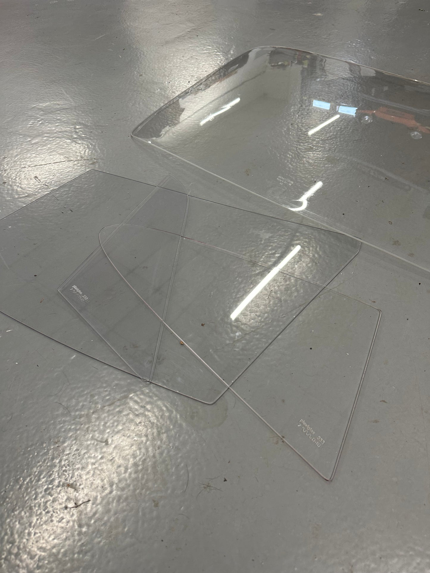 Complete NOS set of Plexiglas 233 windows for Porsche 911 (1965-1989)