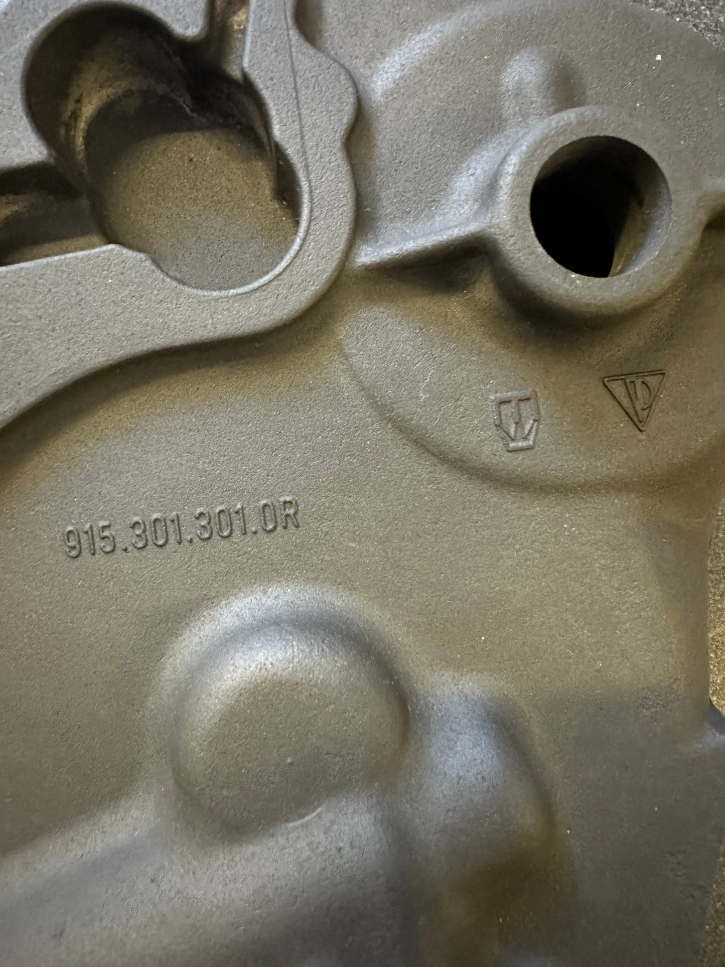 Genuine Porsche transmission end cover for type 915 gearbox