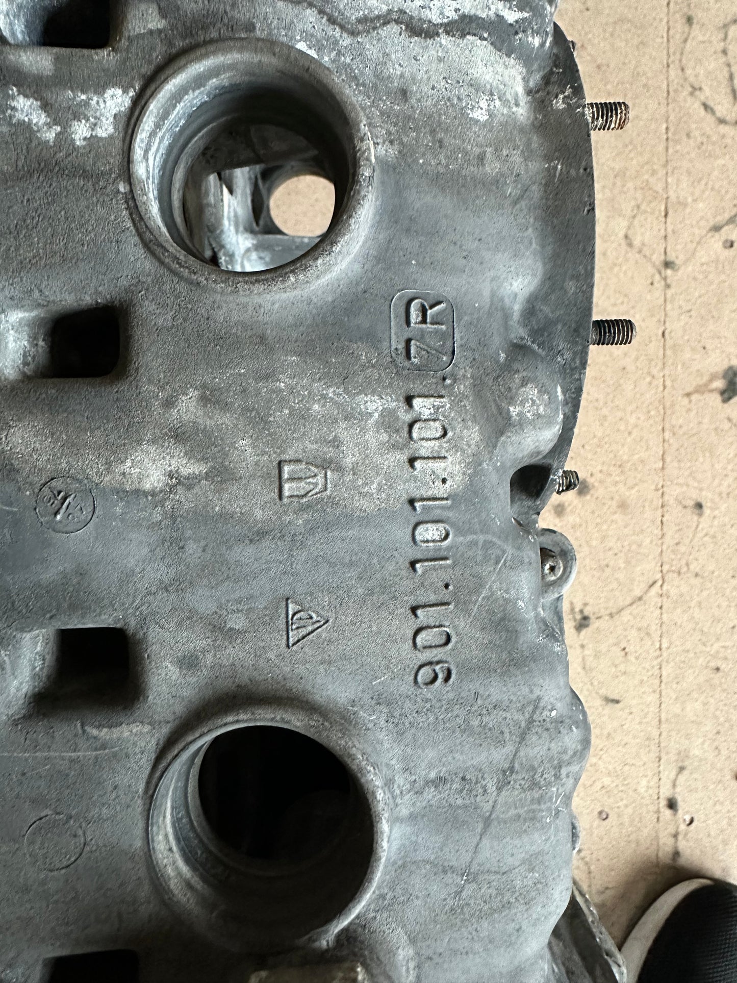 Pair of Porsche type 911/84 crankcases for 911 G-model 2.7l S (1976 MY / California)