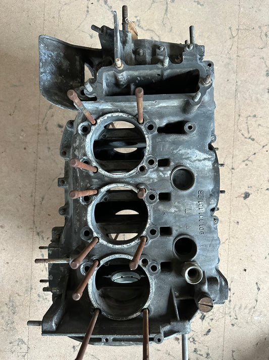 Pair of Porsche type 911/84 crankcases for 911 G-model 2.7l S (1976 MY / California)