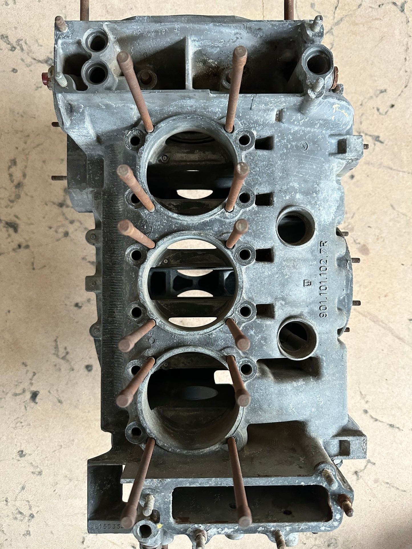 Pair of Porsche type 911/41 crankcases for 911 G-model 2.7l (1975 MY / CIS)