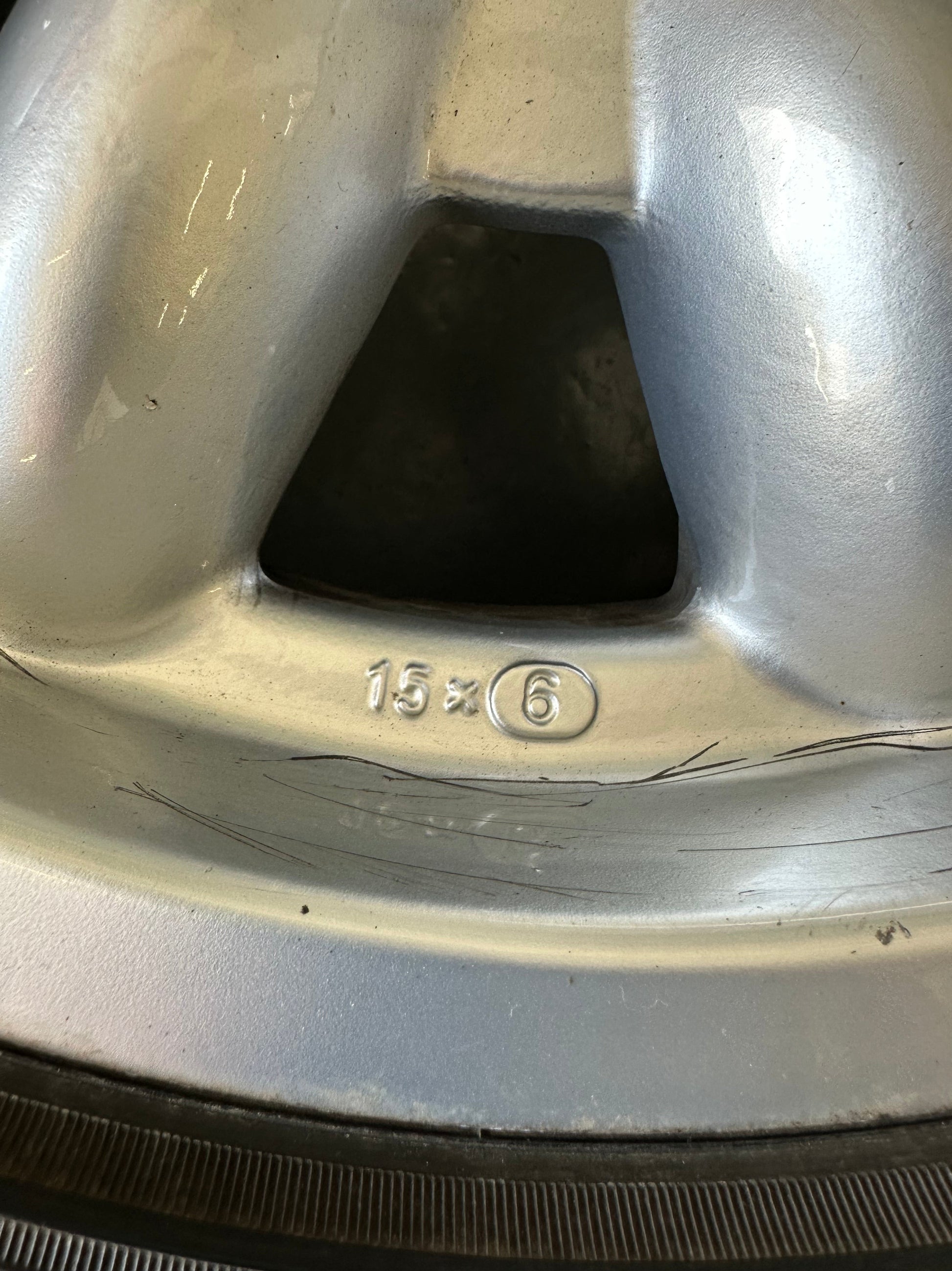 Genuine Minilite 6J x 15” alloy rim with Dunlop Direnza 195/50 R15 tyre