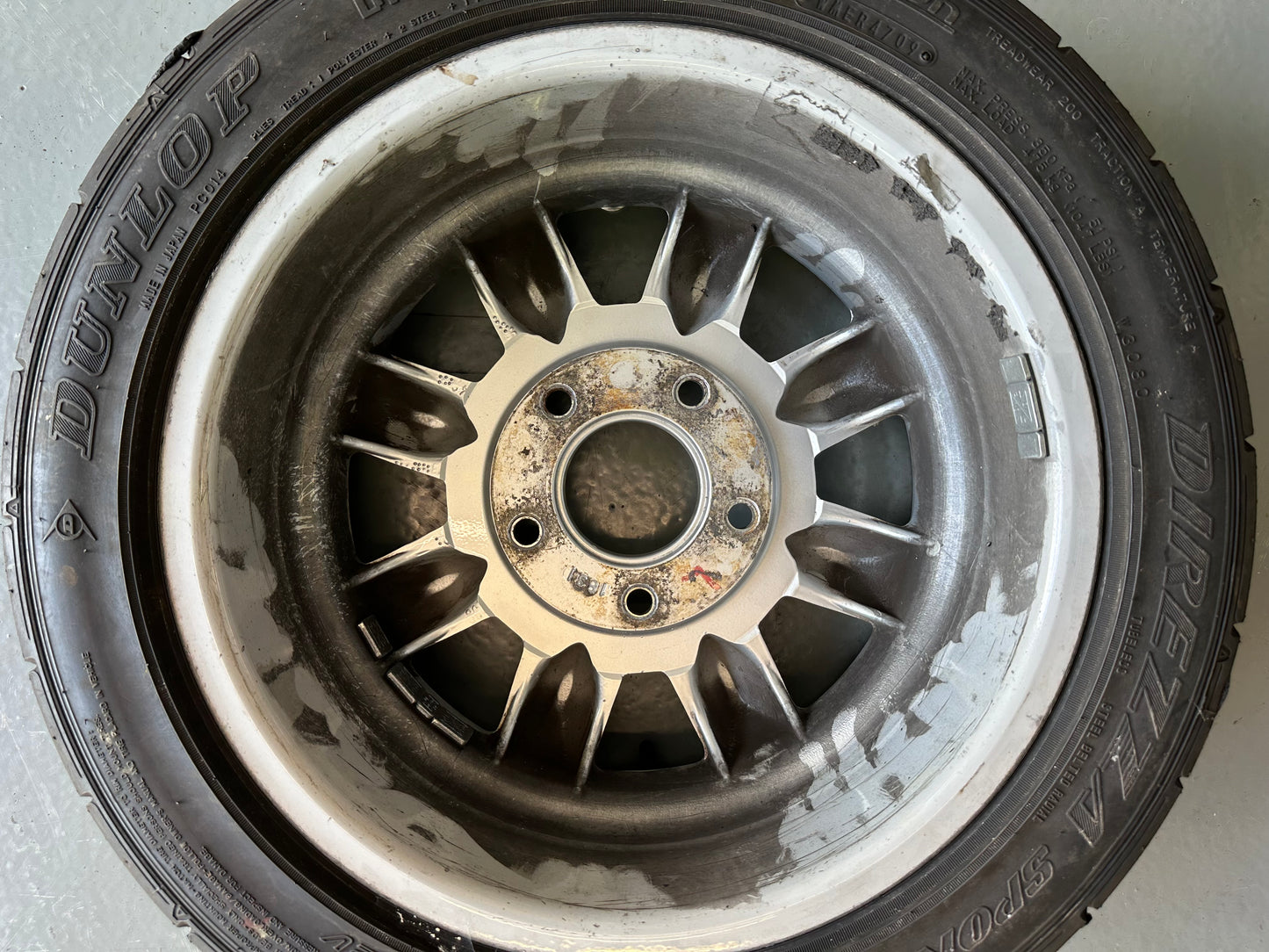 Genuine Minilite 6J x 15” alloy rim with Dunlop Direnza 195/50 R15 tyre