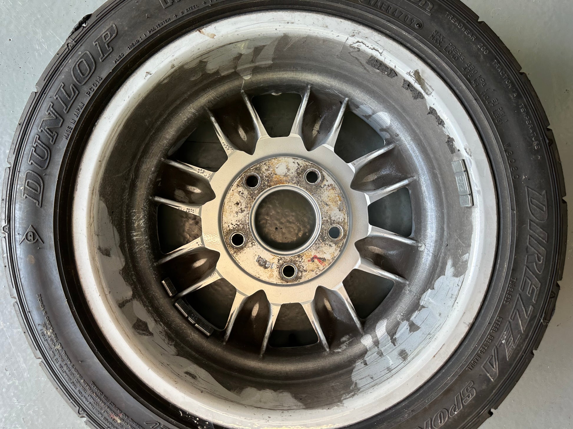 Genuine Minilite 6J x 15” alloy rim with Dunlop Direnza 195/50 R15 tyre