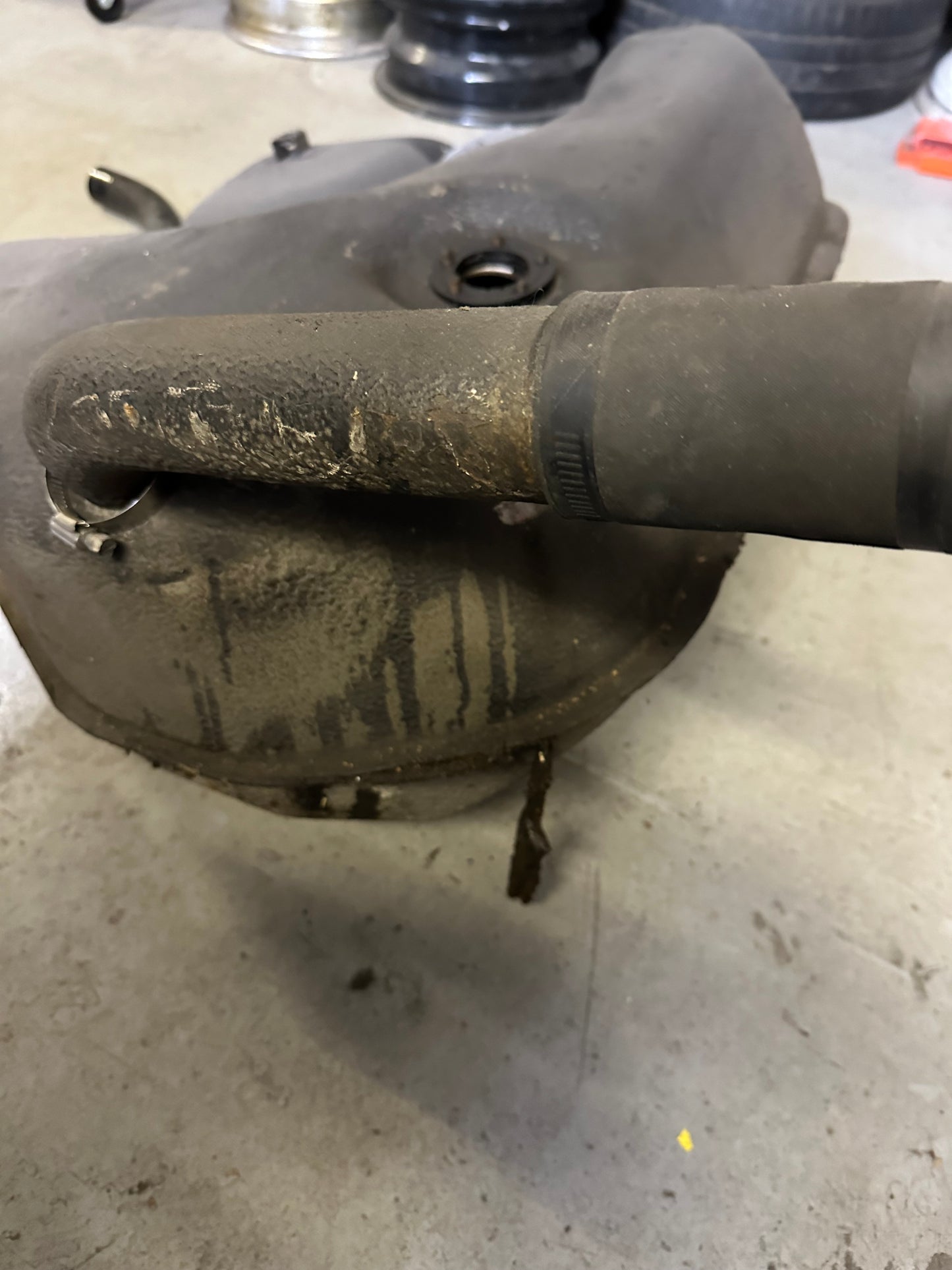 Genuine Porsche 62l fuel tank for 911 F- & G-model (1965 - 1989)