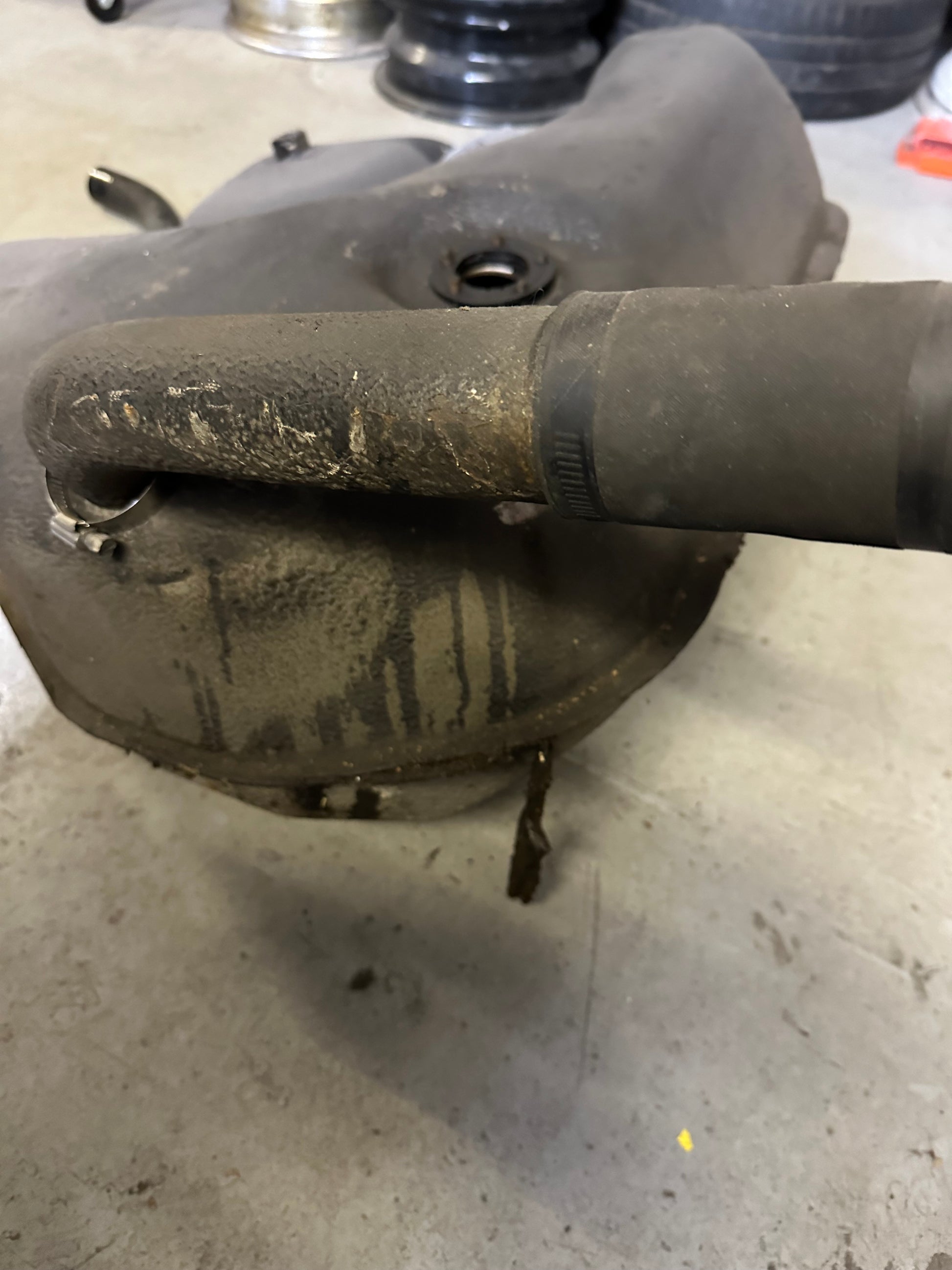 Genuine Porsche 62l fuel tank for 911 F- & G-model (1965 - 1989)