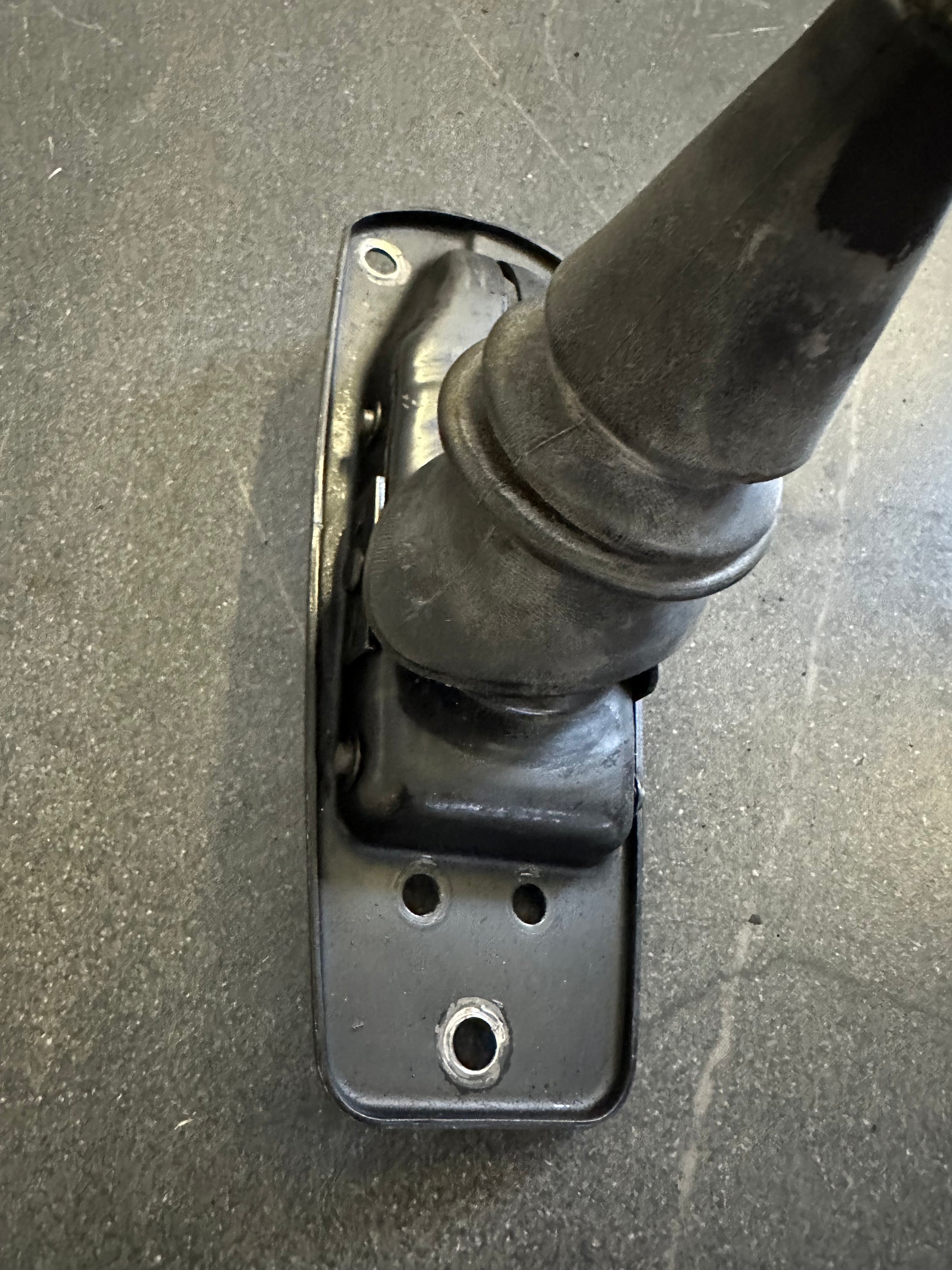 Genuine Porsche 901/915 shifter for 911 F-model (1971-72)