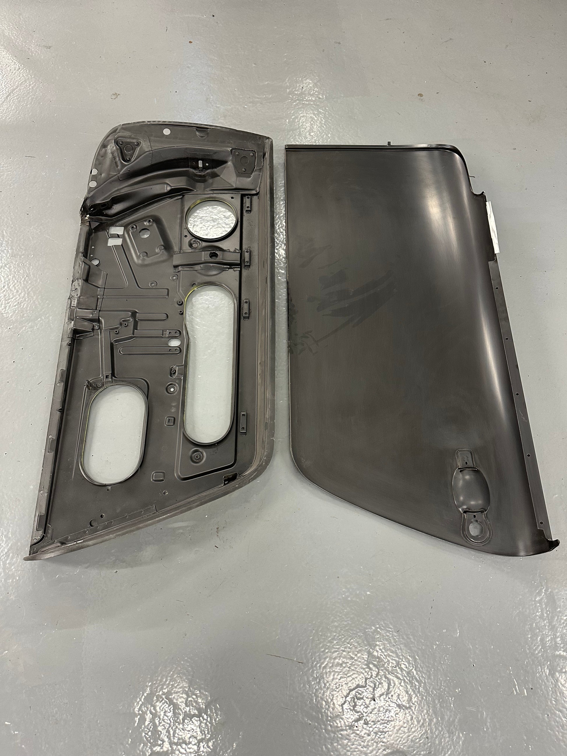 Genuine Porsche repaired RH door shell with new Dansk door skin for 911 F- & G-model (1965-1989)