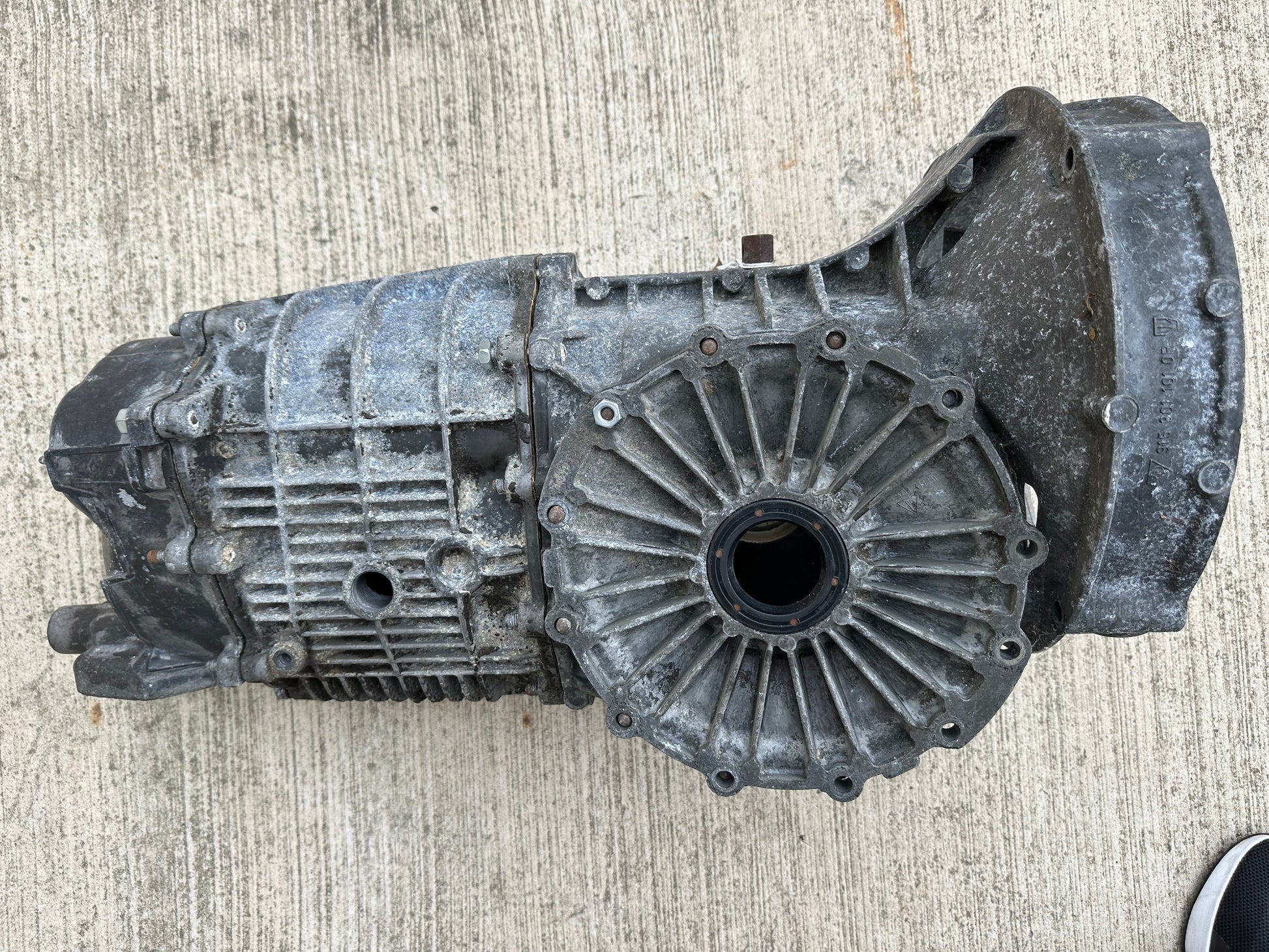 Genuine Porsche type 915.12 gearbox case and gear housing for 4-speed 1972 MY 911