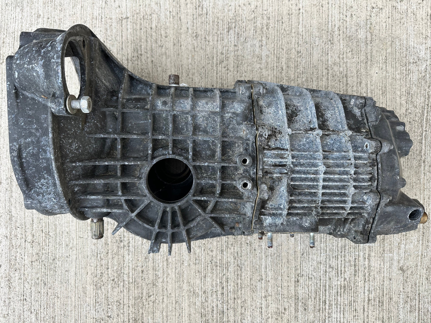 Genuine Porsche type 915.12 gearbox case and gear housing for 4-speed 1972 MY 911