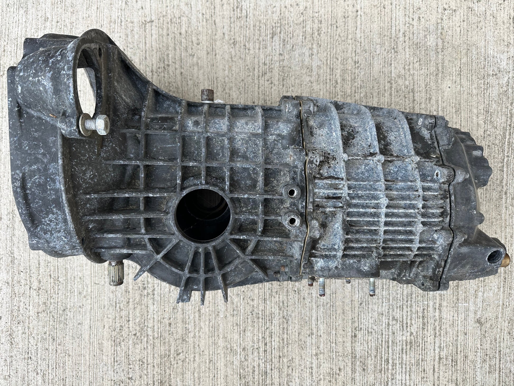 Genuine Porsche type 915.12 gearbox case and gear housing for 4-speed 1972 MY 911