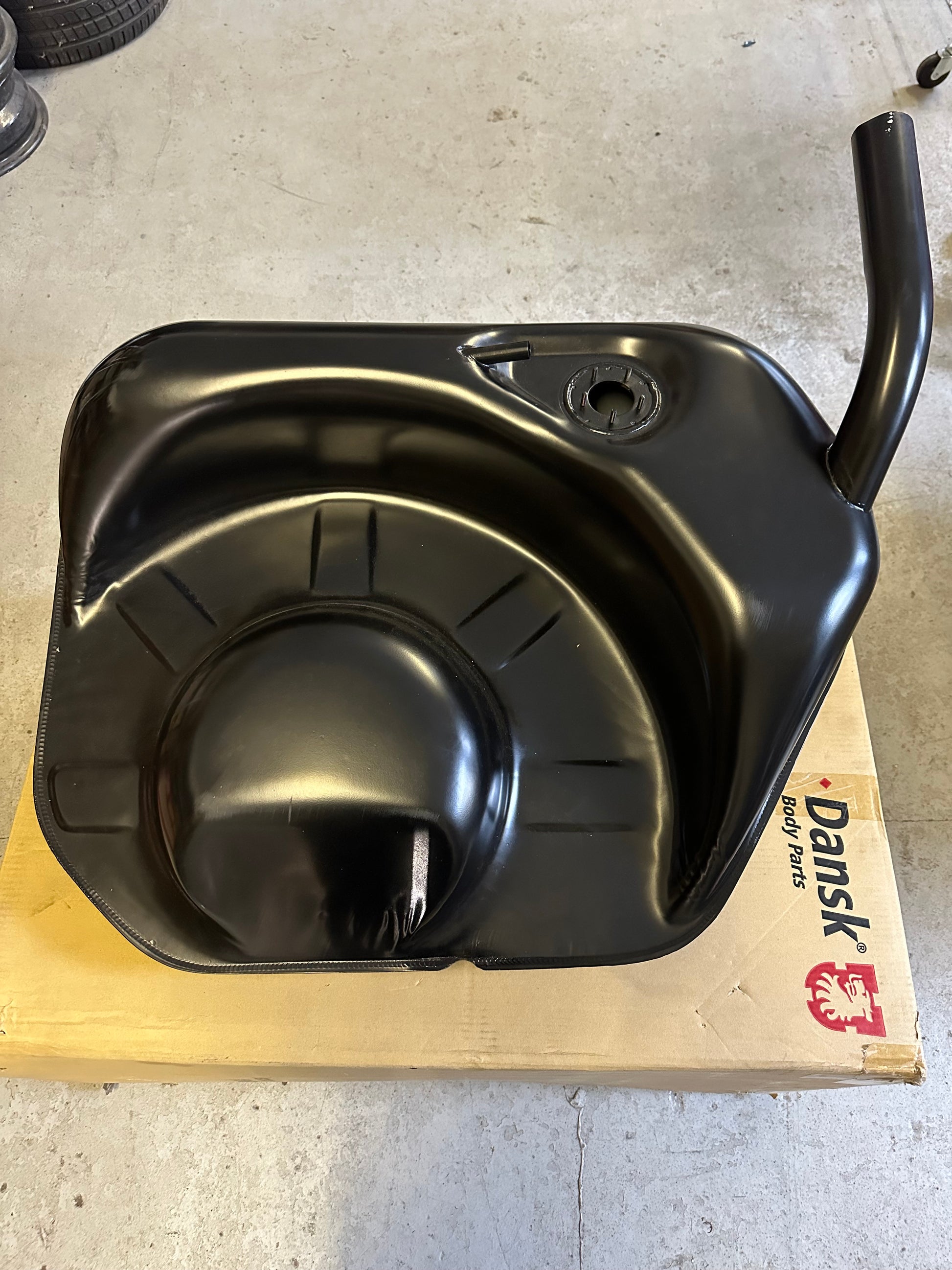 NOS Dansk OEM 62l fuel tank for 911 F- & G-model (1965 - 1989)