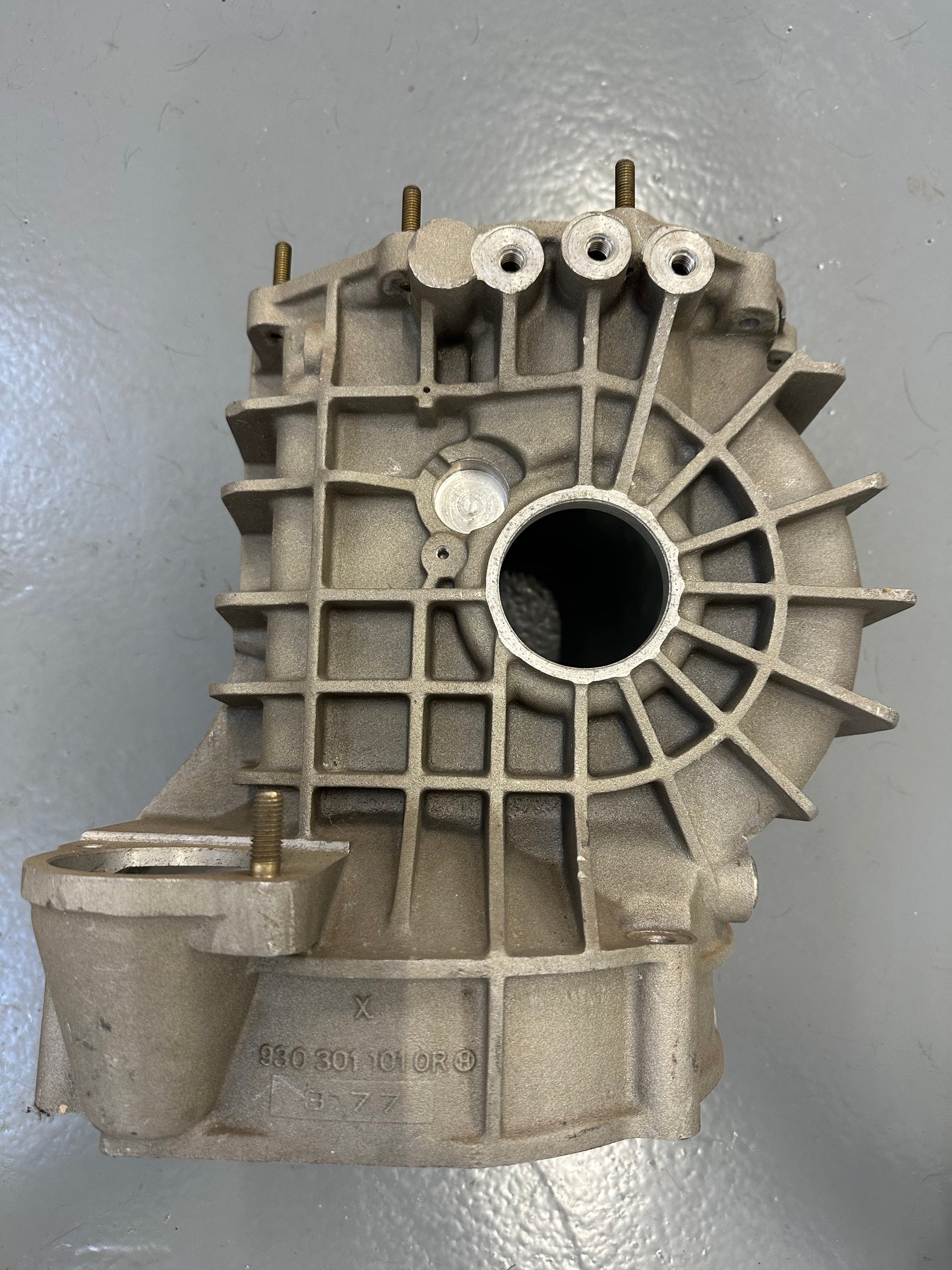NOS Porsche gearbox casing type 930/33 for 911 (930) 3.3l turbo (1977- MY)