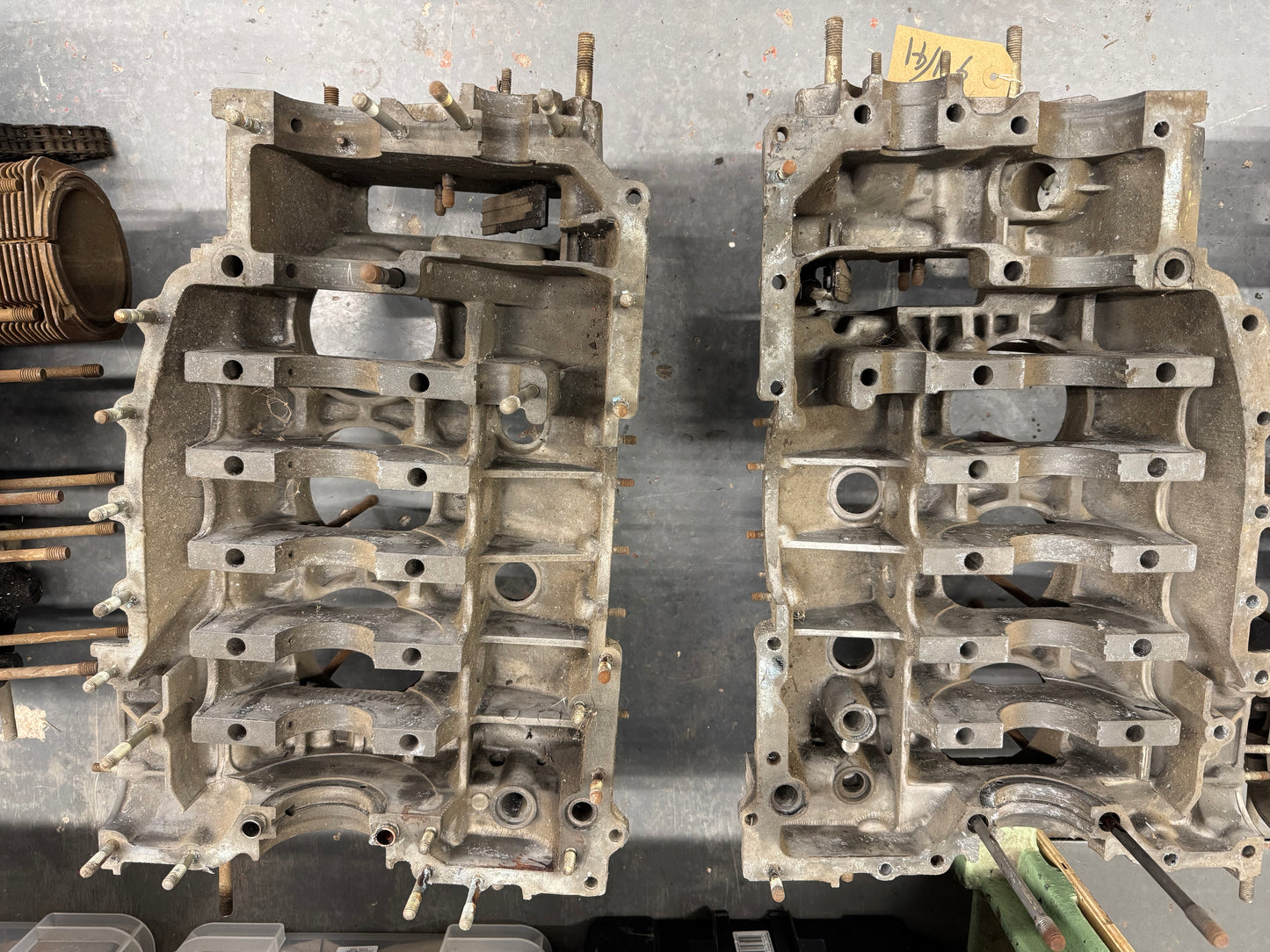 Pair of Porsche type 911/41 crankcases for 911 G-model 2.7l (1975 MY / CIS)