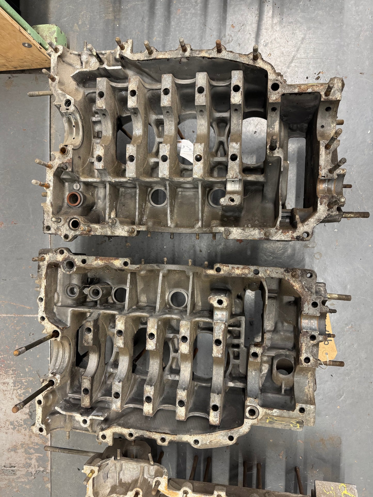 Pair of Porsche type 911/41 crankcases for 911 G-model 2.7l (1975 MY / CIS)