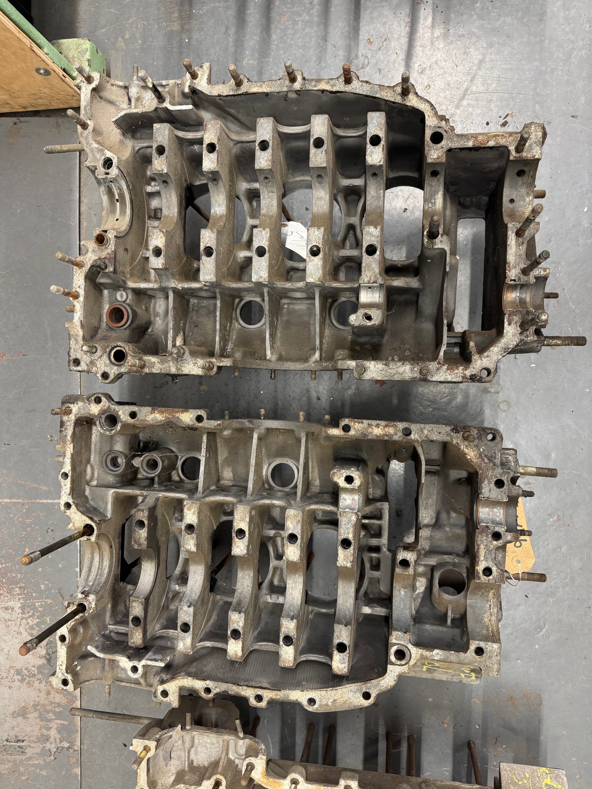Pair of Porsche type 911/41 crankcases for 911 G-model 2.7l (1975 MY / CIS)