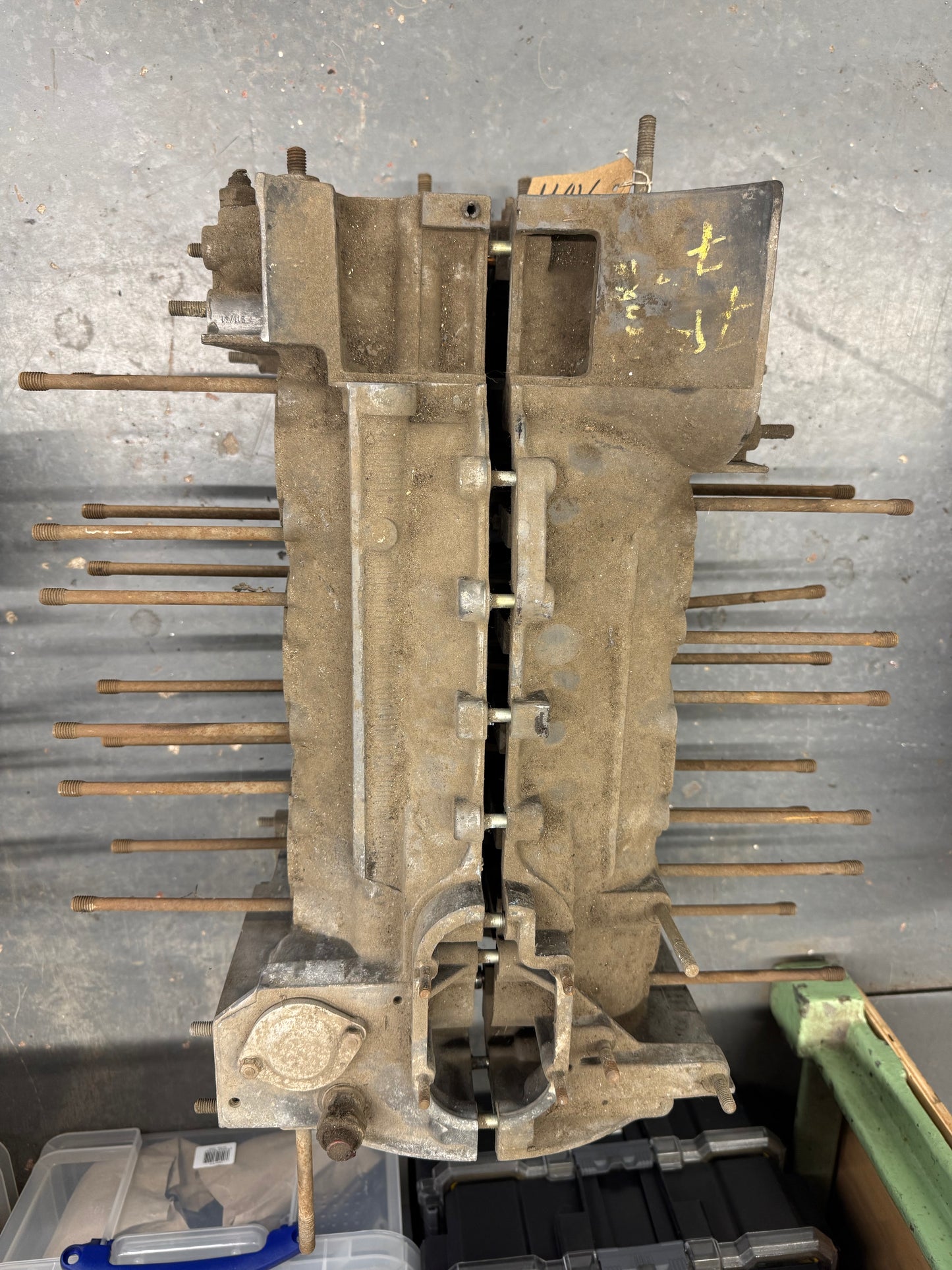 Pair of Porsche type 911/41 crankcases for 911 G-model 2.7l (1975 MY / CIS)