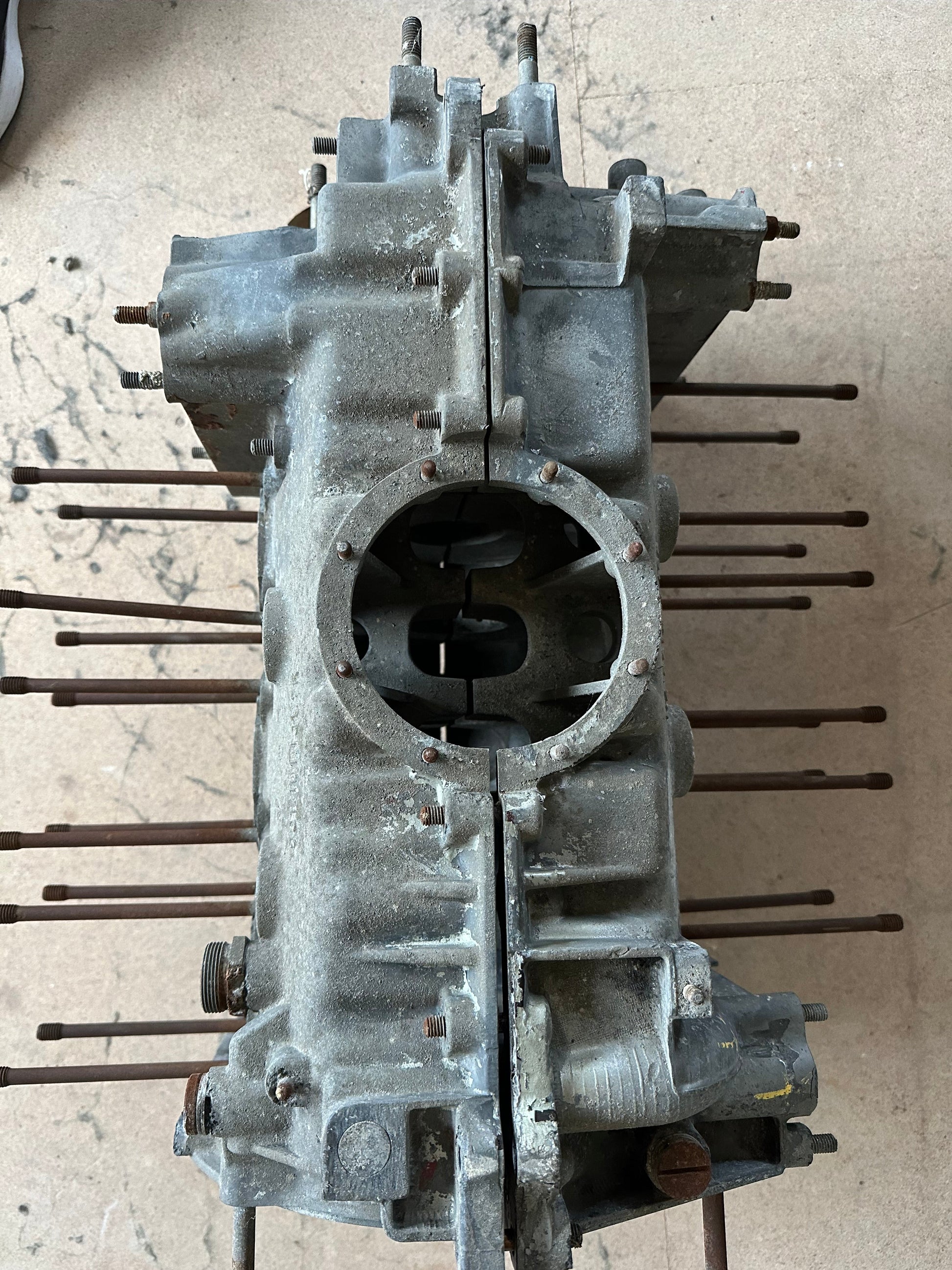 Pair of Porsche type 911/41 crankcases for 911 G-model 2.7l (1975 MY / CIS)