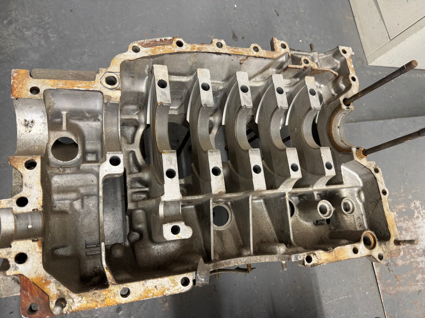 Pair of Porsche type 911/84 crankcases for 911 G-model 2.7l S (1976 MY / California)