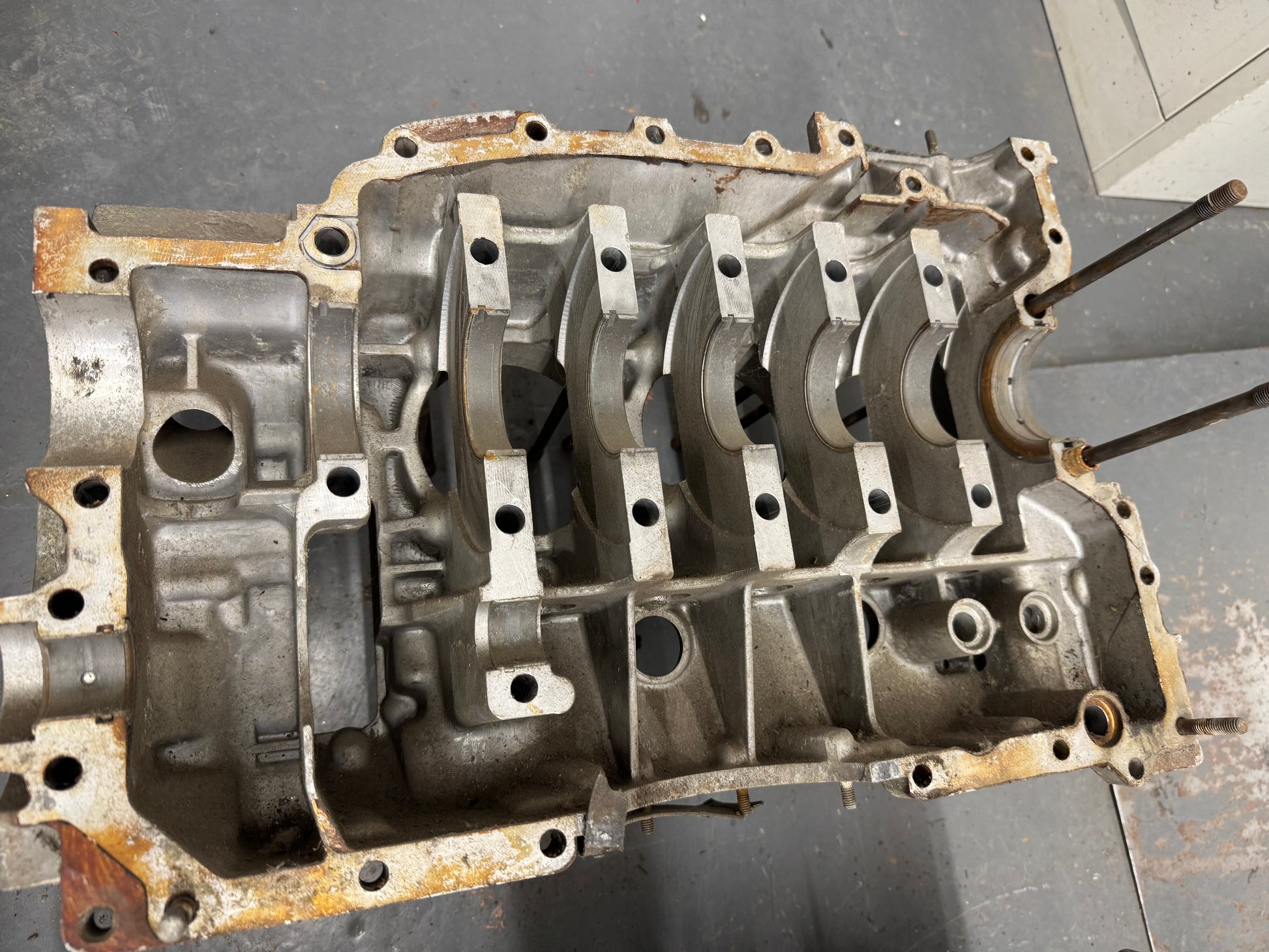 Pair of Porsche type 911/84 crankcases for 911 G-model 2.7l S (1976 MY / California)