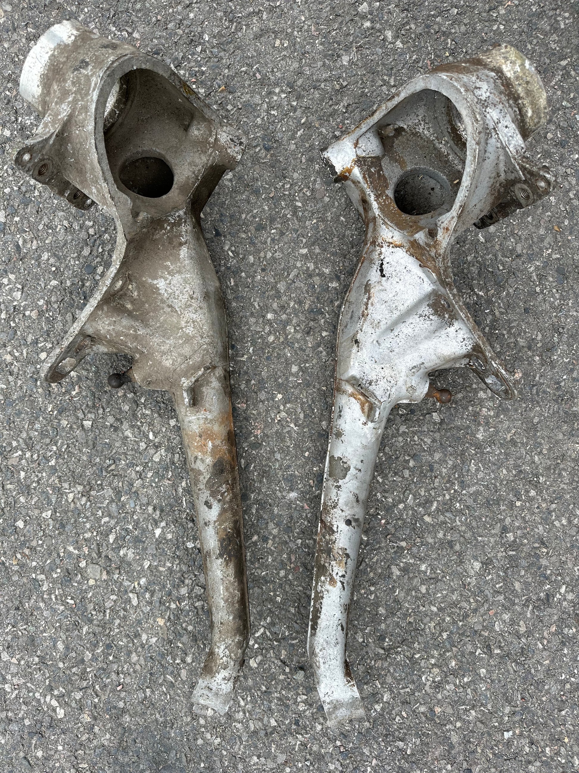 Pair of genuine Porsche rear trailing arms for 911 G-model (1974-77)