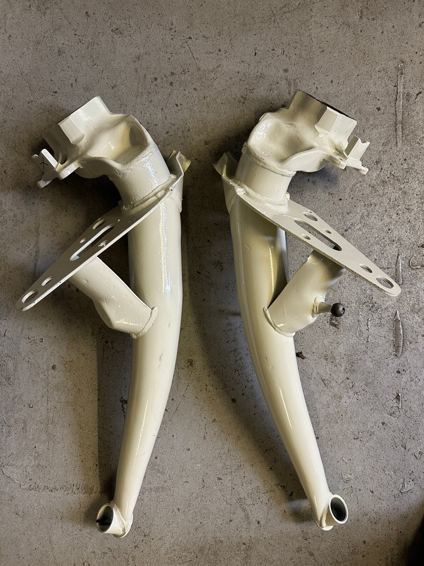 Pair of refurbished genuine Porsche rear-axle trailing arms for 911 F-model (1969-1973)