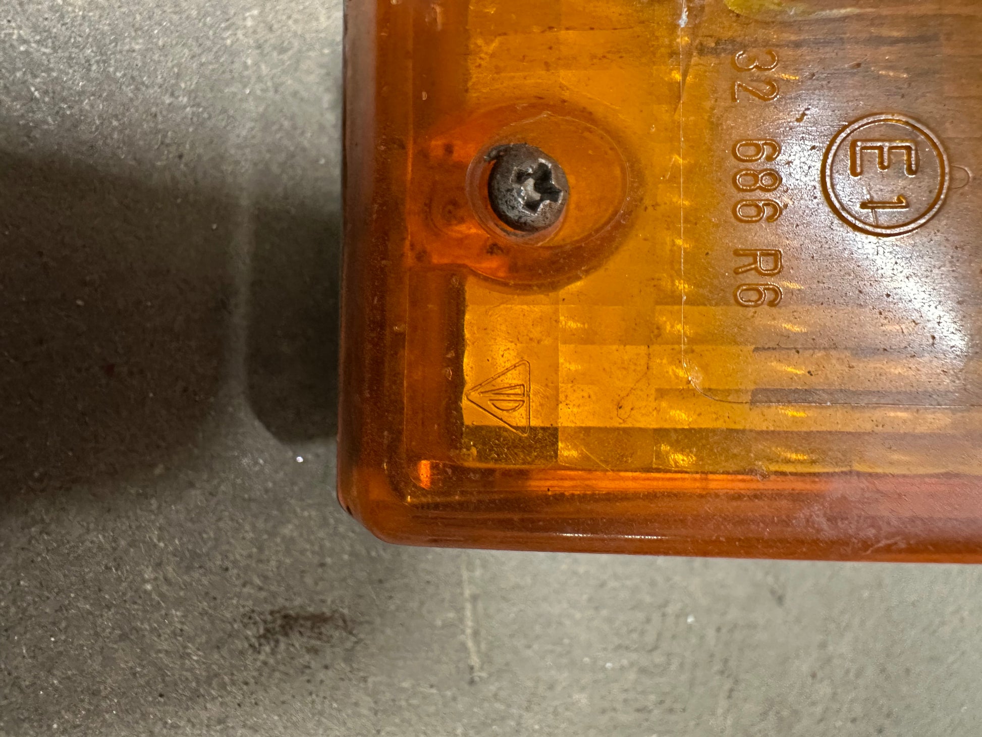 Porsche 911 (G Model) front direction indicator light