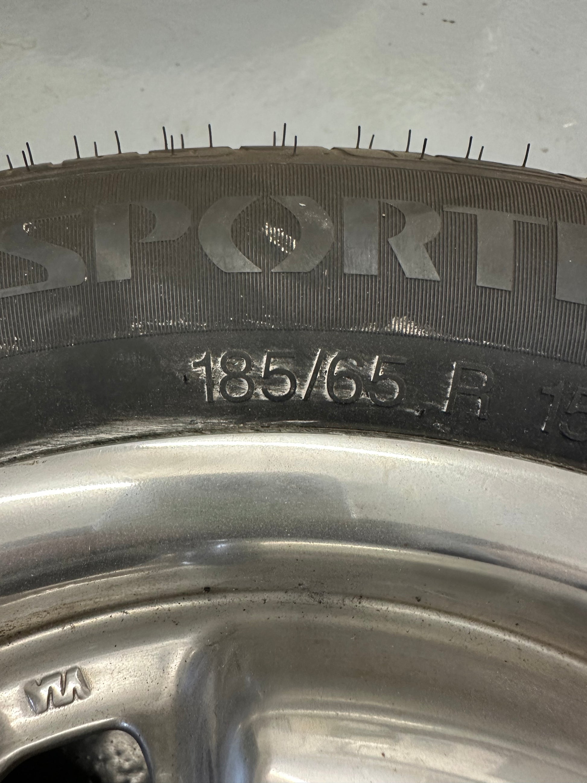 Replica Fuchs 5.5J x 15” forged alloy rim with Vredestein Sportrac 5 tyre