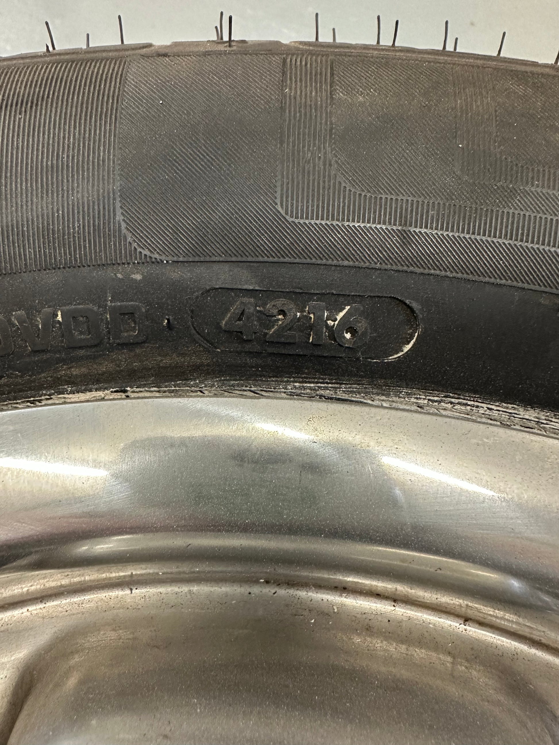 Replica Fuchs 5.5J x 15” forged alloy rim with Vredestein Sportrac 5 tyre