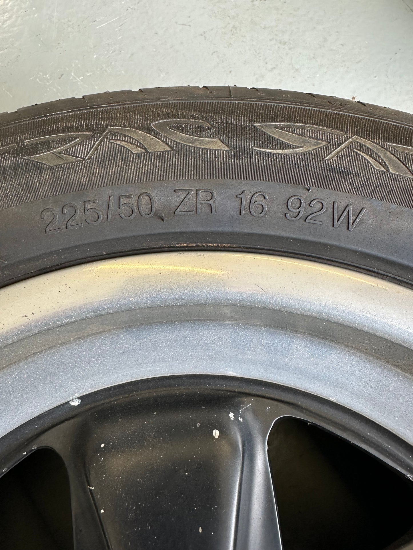 Set of 4 genuine Porsche 6J & 7J x 16" Fuchs rims for Porsche 911/930 (G-model) SC / 3.0l Carrera 1978-83 with hub caps & Vredenstein Ultrac Satin tyres, p/n 911.361.020.43 & 911.361.020.44