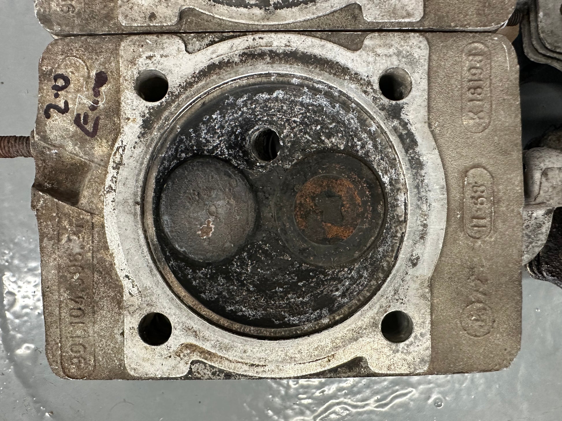 Set of 6 genuine Porsche cylinder heads for 1969 911 2.0l T (Euro)