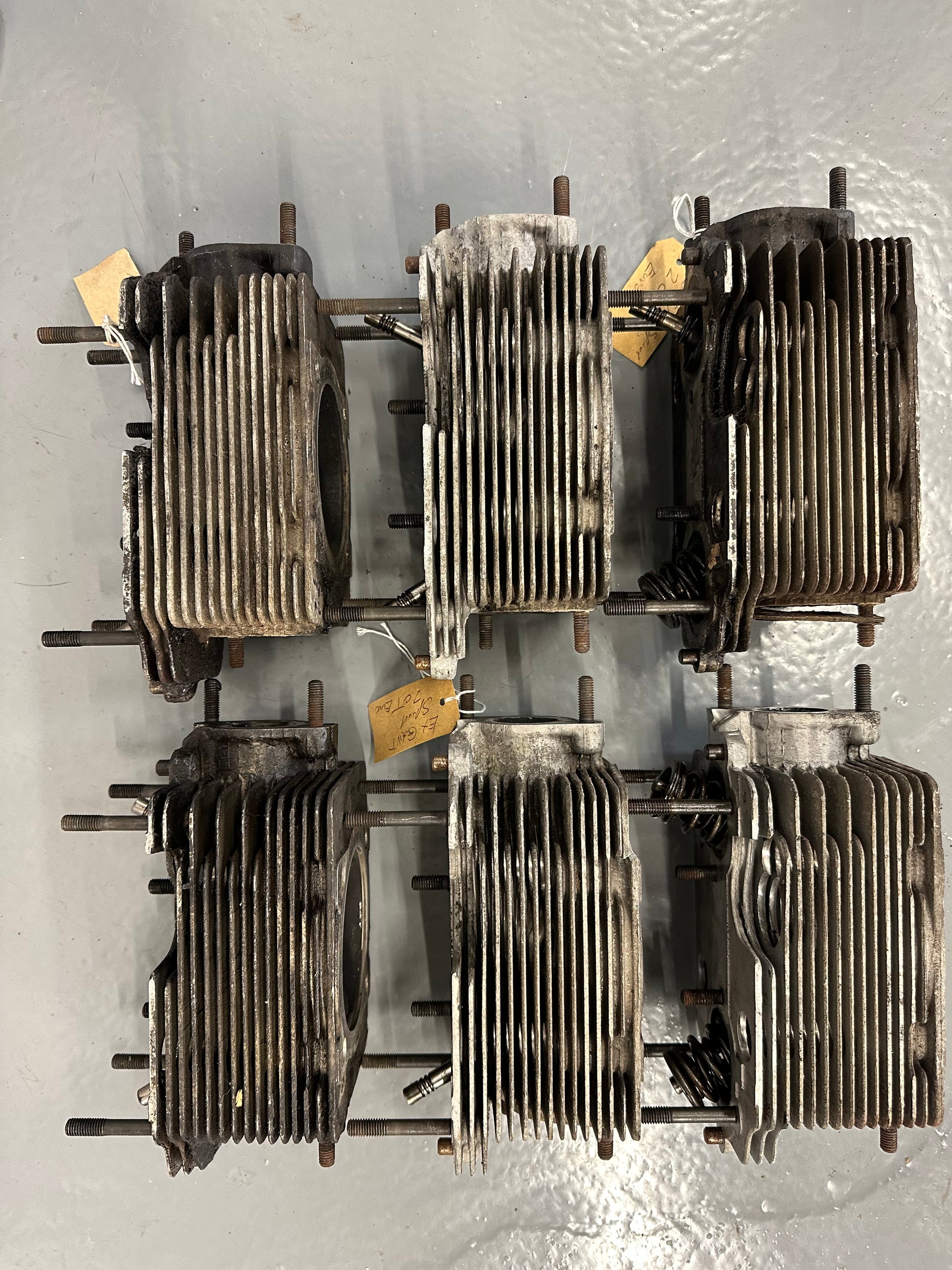 Set of 6 genuine Porsche cylinder heads for 1969 911 2.0l T (Euro)