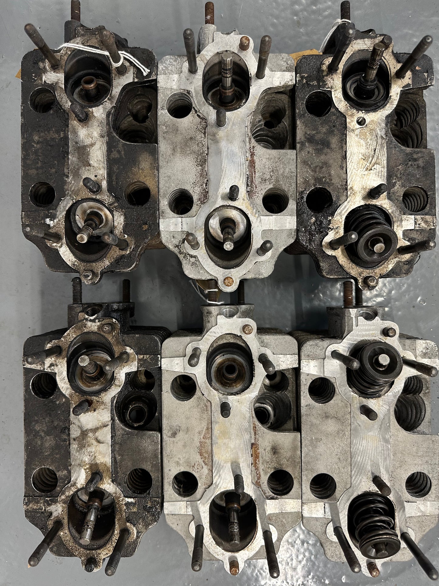 Set of 6 genuine Porsche cylinder heads for 1969 911 2.0l T (Euro)
